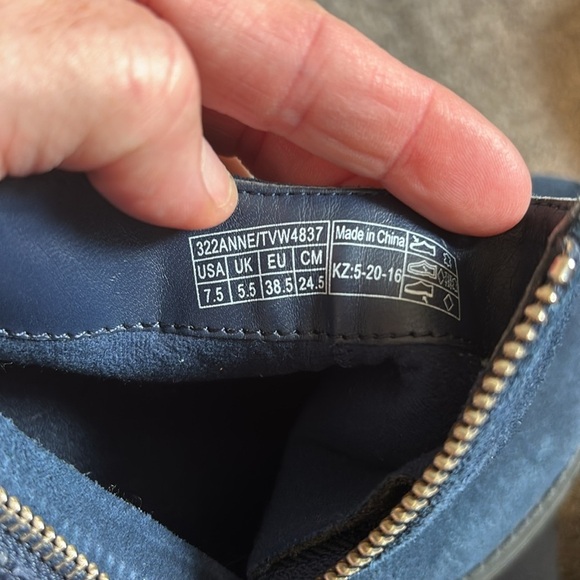 Vionic Anne Leather Zip Booties - Picture 7 of 11